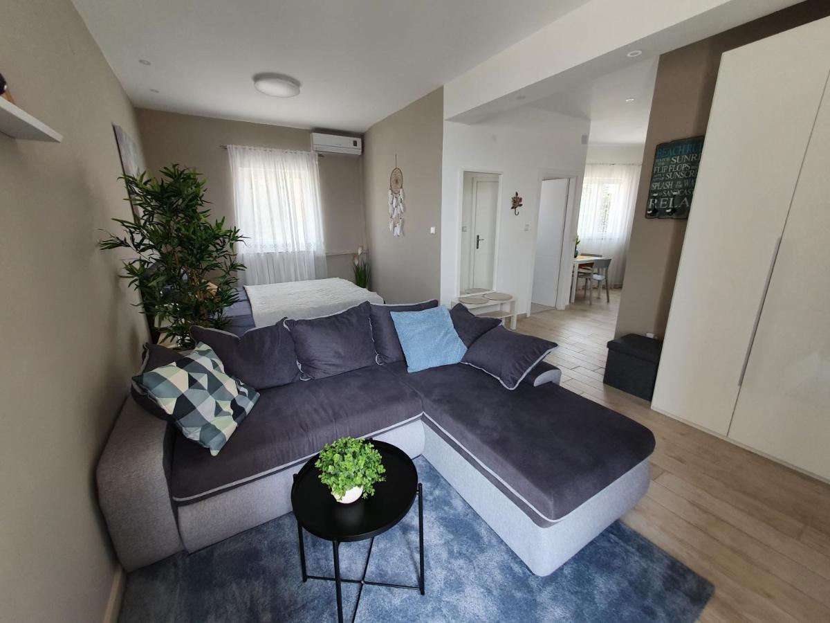 Apartment Danijela Novalja Luaran gambar