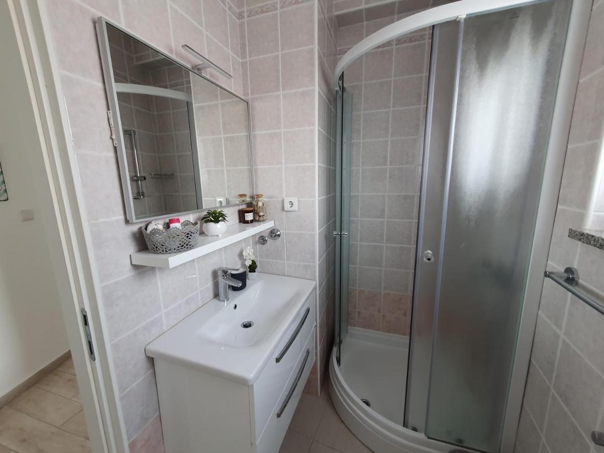 Apartment Danijela Novalja Luaran gambar